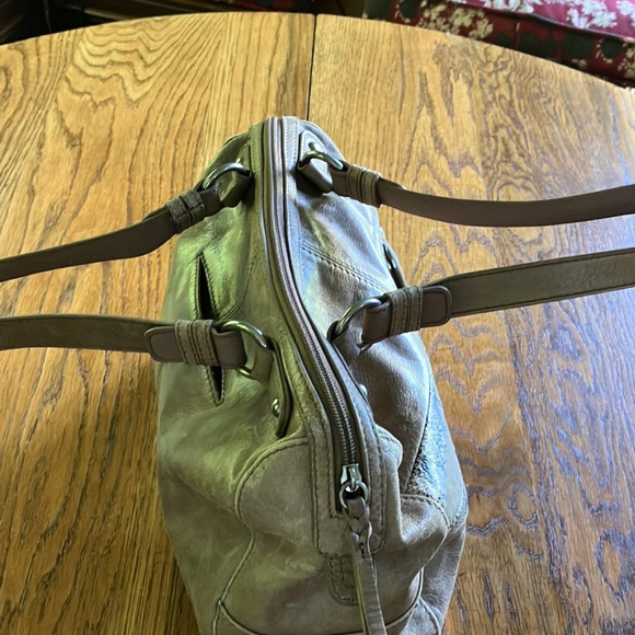 NWT DISTRESSED TAN LEATHER SHOULDER BAG WITH MAN MADE TRIM - Picture 5 of 14